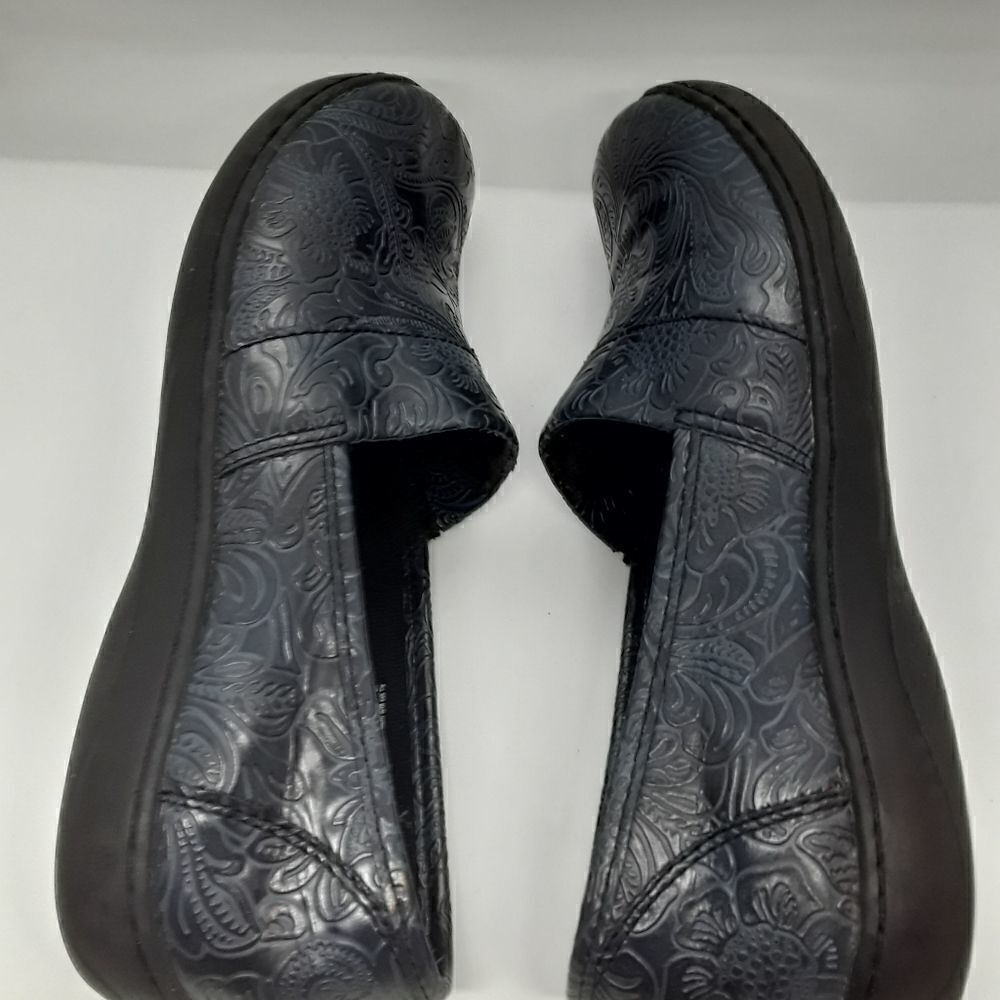 Thom McAn Leather Women's Loafers Navy Blue Color Size 8 - Picture 3 of 8